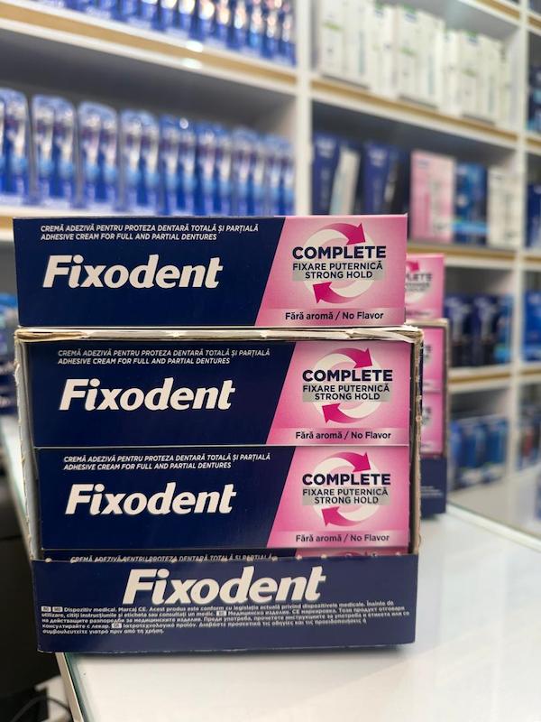 چسب دندان مصنوعی