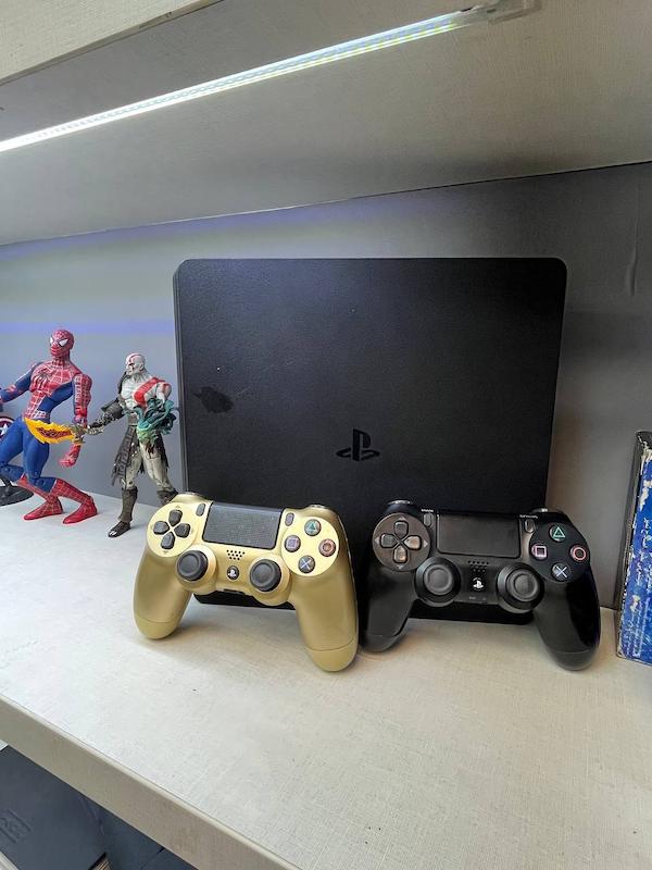 کنسول بازی سونی (استوک) PS4 Slim | حافظه 1 ترابایت به همراه یک دسته اضافه