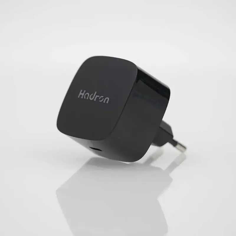 شارژر دیواری هادرون 33 وات مدل Hadron C1013 با یک خروجی USB-C با گارانتی 24 ماهه شرکتی