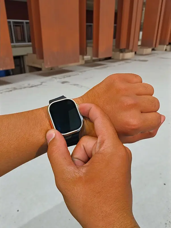 ساعت هوشمند KEQIWEAR مدل KW23 ultra 3 همراه با ۳ بند رنگی و تماس بلوتوثی