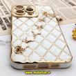 قاب گوشی iPhone 14 Pro Max آیفون طرح ژله ای پافر لوزی دستبندی مرواریدی گلد لاین دور طلایی محافظ لنز دار سفید کد 181