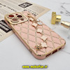 قاب گوشی iPhone 14 Pro آیفون طرح ژله ای پافر لوزی دستبندی مرواریدی گلد لاین دور طلایی محافظ لنز دار گلبهی کد 169