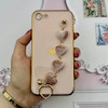 قاب گوشی iPhone 7 - iPhone 8 - iPhone SE 2020 - iPhone SE 2022 آیفون طرح مای کیس گلد لاین لاکچری دستبندی زنجیری قلبی مخملی آویزدار محافظ لنز دار گلبهی کد 616