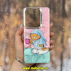 قاب گوشی Redmi Note 13 Pro 4G / Poco M6 Pro 4G / Redmi Note 14S شیائومی اورجینال فانتزی سخت MORE لیزری کرومی طرح گربه گارفیلد کد 29089