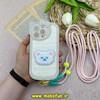 قاب گوشی iPhone 13 Pro آیفون سیلیکونی پارچه ای خرسی تدی محافظ لنزدار دارای بند کنفی بلند کرم کد 61329