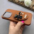 قاب گوشی iPhone 16 Pro آیفون لدر دیزاین SOFT Lether Design سیلیکونی پاپ سوکت دار عروسکی طرح چرم عسلی کد 83382