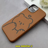 قاب گوشی iPhone 15 آیفون لدر دیزاین SOFT Lether Design فانتزی سیلیکونی طرح چرمی خرسی کیوت عسلی کد 88407