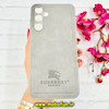 قاب گوشی Galaxy A16 سامسونگ اورجینال برند BURBERRY 2026 طرح دوخت HARD چرمی محافظ لنزدار خاکستری کد 91041