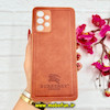 قاب گوشی Galaxy A32 4G سامسونگ اورجینال برند BURBERRY 2026 طرح دوخت HARD چرمی محافظ لنزدار عسلی کد 91064