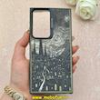 قاب گوشی Galaxy S23 Ultra سامسونگ So CooL سوکول اورجینال فانتزی دور مات دکمه کرومی طرح شهر شب کد 1-15-101698