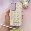 قاب گوشی Galaxy A36 سامسونگ لدر دیزاین SOFT Lether Design فانتزی سیلیکونی طرح چرمی دارای آویزبند با گل های کیوت کرم کد 1-15-102211