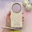 قاب گوشی Redmi 14C / Poco C75 / Redmi A4 شیائومی لدر دیزاین SOFT Lether Design فانتزی سیلیکونی طرح چرمی دارای آویزبند با گل های کیوت کرم کد 1-15-102230