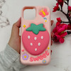 قاب گوشی iPhone 13 / iPhone 14 / iPhone 15 آیفون سیلیکونی پاک کنی طرح توت فرنگی پاپ سوکت برجسته کد 105759