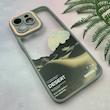 قاب گوشی iPhone 15 Pro Max آیفون لاین کمرا اورجینال Q Series فانتزی محافظ لنزدار طرح DESERT خاکستری کد 107961