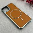 قاب گوشی iPhone 13 - iPhone 14 آیفون اورجینال Protection Case چرمی دوخت دار دور کرومی مگ سیف Magsafe اورجینال عسلی کد 115511