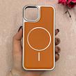 قاب گوشی iPhone 13 - iPhone 14 آیفون اورجینال Protection Case چرمی دوخت دار دور کرومی مگ سیف Magsafe اورجینال عسلی کد 115511
