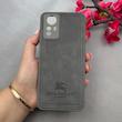 قاب گوشی Redmi Note 12S شیائومی اورجینال برند BURBERRY 2026 طرح دوخت HARD چرمی محافظ لنزدار خاکستری کد 96455
