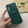 قاب گوشی Galaxy S25 FE سامسونگ سیلیکونی اورجینال پاک کنی درجه یک زیربسته محافظ لنزدار سبز تیره کد 118637