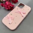 قاب گوشی iPhone 13 - 14 آیفون لاکچری SGH پاپیون مرواریدی لنز کرومی صورتی کد 96789