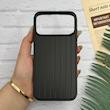 قاب گوشی iPhone 17 Pro Max آیفون اورجینال M Company ضد ضربه کرکره ای دور سیلیکونی پشت سخت مشکی کد 123790