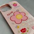 قاب گوشی iPhone 13 Pro Max آیفون اکلیلی شاین Flower سخت بنددار کنفی گل صورتی کد 125466