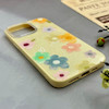 قاب گوشی iPhone 15 Pro Max آیفون اکلیلی شاین Flower سخت بنددار کنفی گل زرد کد 125471