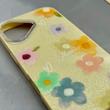 قاب گوشی iPhone 16 آیفون اکلیلی شاین Flower سخت بنددار کنفی گل زرد کد 125479
