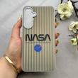قاب گوشی Galaxy A55 سامسونگ کرکره ای لیزری سخت Hard براش اسپرت لنزسیلور طرح NASA کد 152203