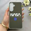 قاب گوشی Galaxy S24 FE سامسونگ کرکره ای لیزری سخت Hard براش اسپرت لنزسیلور طرح NASA کد 152242