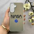 قاب گوشی Galaxy S25 FE سامسونگ کرکره ای لیزری سخت Hard براش اسپرت لنزسیلور طرح NASA کد 152252