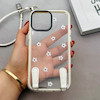 قاب گوشی iPhone 12 Pro Max آیفون طلقی شفاف شیشه ای فانتزی دارای آویزبند چرمی فلزی طرح گل های بابونه کد 153820