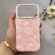 قاب گوشی iPhone 17 Pro آیفون اورجینال AV ماربل کرومی لنز نگین دار لاکچری صورتی کد 157025
