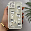 قاب گوشی iPhone 13 آیفون اورجینال فانتزی عروسکی برجسته نگین دار رزینی لنز کرومی طرح کیتی Kitty کد 163616
