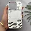 قاب گوشی iPhone 15 Pro آیفون موج دار آینه ای لاکچری لنز برجسته پاپیونی نقره ای کد 163632