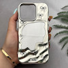 قاب گوشی iPhone 16 Pro آیفون موج دار آینه ای لاکچری لنز برجسته پاپیونی نقره ای کد 163633
