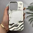 قاب گوشی iPhone 16 Pro آیفون موج دار آینه ای لاکچری لنز برجسته پاپیونی نقره ای کد 163633