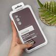 قاب گوشی Galaxy S24 FE سامسونگ سیلیکونی اورجینال پاک کنی سورا SORA درجه یک زیربسته زرشکی کد 165456