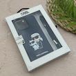 قاب گوشی iPhone 14 Pro Max آیفون اورجینال برجسته کارل KARL سرمه ای با بند لندیارد کد 163126