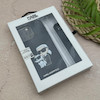 قاب گوشی iPhone 15 Pro Max آیفون اورجینال برجسته کارل KARL مشکی با بند لندیارد کد 163127