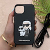 قاب گوشی iPhone 13 - iPhone 14 آیفون اورجینال برجسته کارل KARL مشکی با بند لندیارد کد 163132