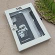 قاب گوشی iPhone 13 - iPhone 14 آیفون اورجینال برجسته کارل KARL مشکی با بند لندیارد کد 163132