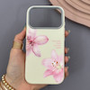 قاب گوشی iPhone 17 Pro آیفون لدر کیس سیلیکونی فانتزی لنز سیلور طرح گل لیلیوم صورتی کد 169257