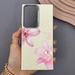 قاب گوشی Galaxy S23 Ultra سامسونگ لدر کیس سیلیکونی فانتزی لنز سیلور طرح گل لیلیوم صورتی کد 169302