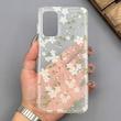 قاب گوشی Galaxy A13 4G - A04S سامسونگ شفاف پشت طلقی شیشه‌ای دور ژله ای طرح گل سفید