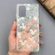 قاب گوشی Galaxy A32 4G سامسونگ شفاف پشت طلقی شیشه‌ای دور ژله ای طرح گل سفید