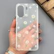 قاب گوشی Redmi 13C - Poco C65 شیائومی شفاف پشت طلقی شیشه‌ای دور ژله ای طرح گل بابونه 