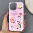 قاب گوشی iPhone 16 آیفون لیزری فانتزی گل برجسته لیلیوم لاکچری TPU رنگ صورتی