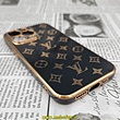 قاب گوشی iPhone 13 Pro آیفون طرح ژله ای مای کیس گلد لاین دور طلایی طرح لویی ویتون LV محافظ لنز دار مشکی کد 179