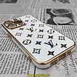 قاب گوشی iPhone 13 Pro آیفون طرح ژله ای مای کیس گلد لاین دور طلایی طرح لویی ویتون LV محافظ لنز دار سفید کد 180