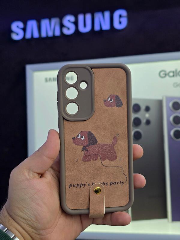 گارد طرحدار سگ به همراه دستند Galaxy A55